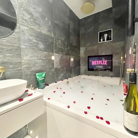 Cloud9 Guest House - By Coastline Retreats - 2 Bedroom Self Contained Garden Flat - Luxury Bath, Netflix, Superfast Wifi, Parking Included Bournemouth Ngoại thất bức ảnh