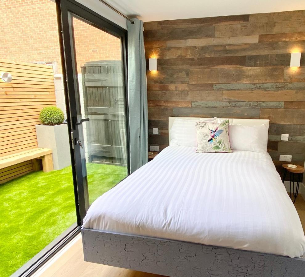 Cloud9 Guest House - By Coastline Retreats - 2 Bedroom Self Contained Garden Flat - Luxury Bath, Netflix, Superfast Wifi, Parking Included Bournemouth Ngoại thất bức ảnh
