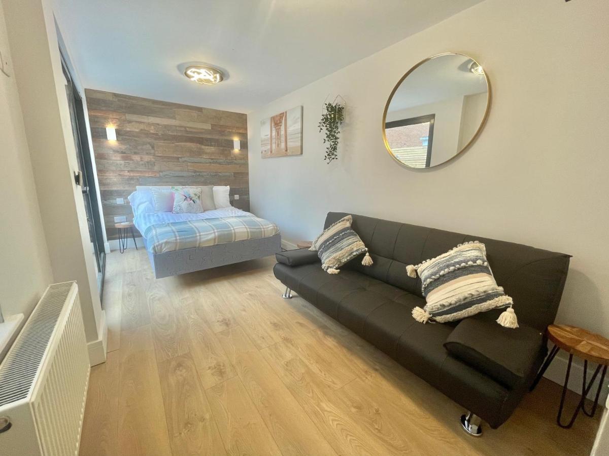 Cloud9 Guest House - By Coastline Retreats - 2 Bedroom Self Contained Garden Flat - Luxury Bath, Netflix, Superfast Wifi, Parking Included Bournemouth Ngoại thất bức ảnh